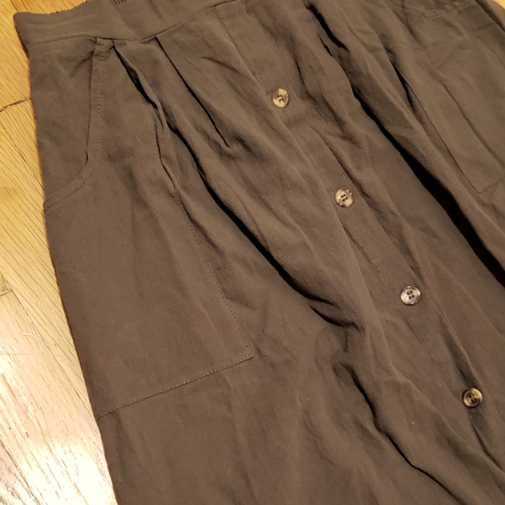 Army green, high-rise, midi skirt with pockets